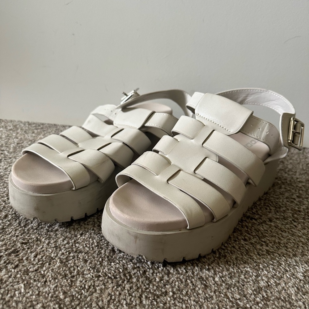 Tilly’s Soda chunky platform fisherman sandals